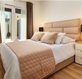 6 bedroom villa with heated pool near Omis, sleeps 12